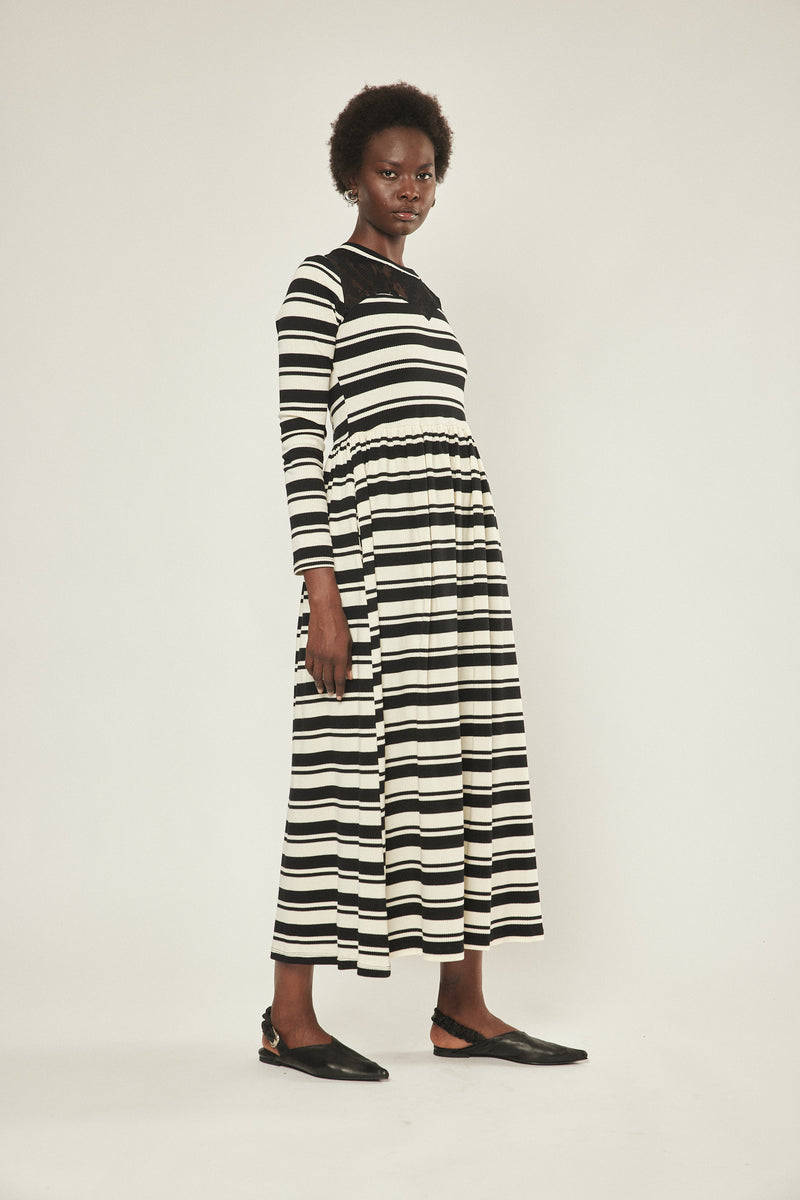 🧣Winter 2024/2025 -Lady dress- stripes forever- Stylish black and white stripes with lace Detail